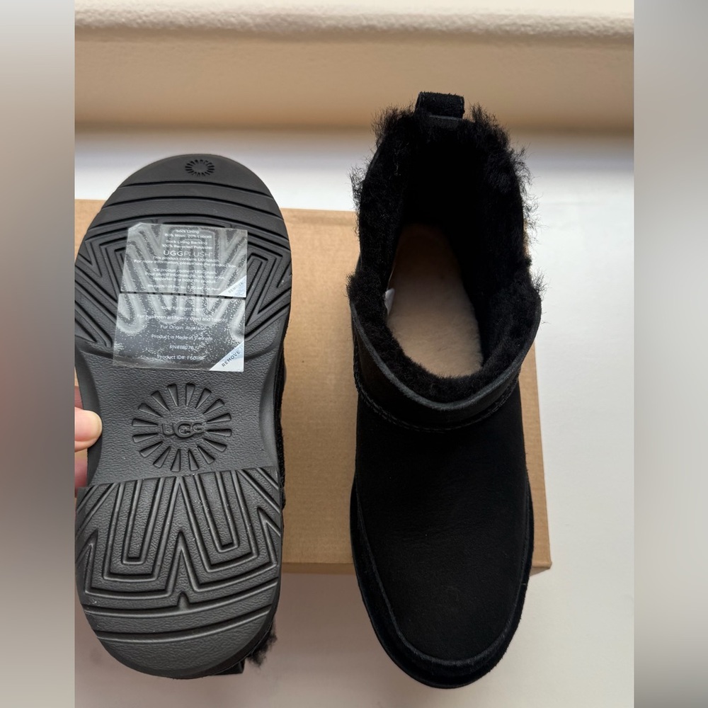 NWT Ugg Melrose Boot - Picture 2 of 11
